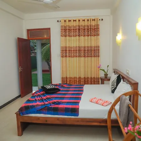 Hasaranga Holiday House Hikkaduwa Exterior photo